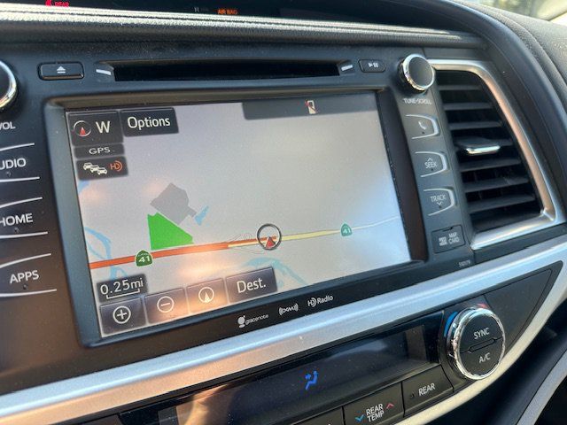 Used 2018 Toyota Highlander XLE w/ Carpet Mat Package (TMS) FWD image 35