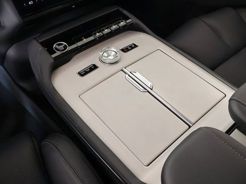 New 2026 Lincoln Navigator Reserve w/ Jet Appearance Package AWD/4WD image 8