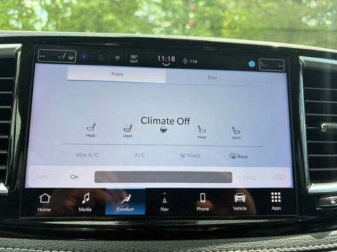 Used 2024 Chrysler Pacifica Limited FWD image 33