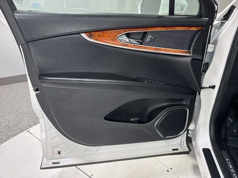 Used 2017 Lincoln MKX Select w/ Select Plus Package image 4