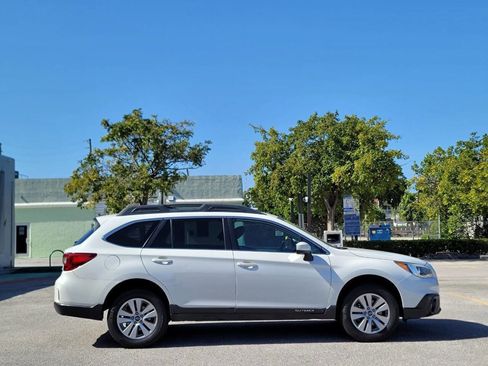 Used 2017 Subaru Outback 2.5i Premium image 5