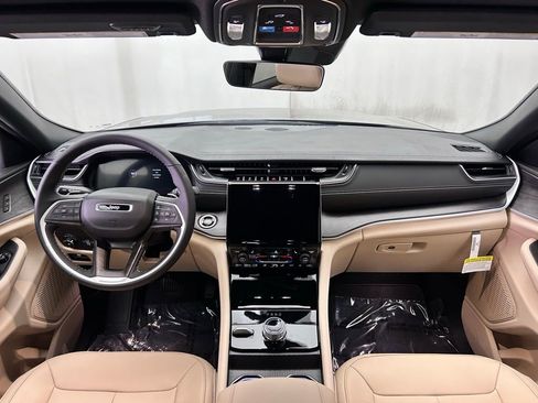 New 2025 Jeep Grand Cherokee L Limited w/ Black Appearance Package image 28