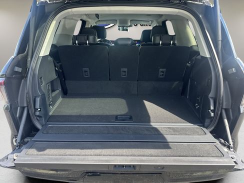New 2026 Lincoln Navigator Premiere AWD/4WD image 8