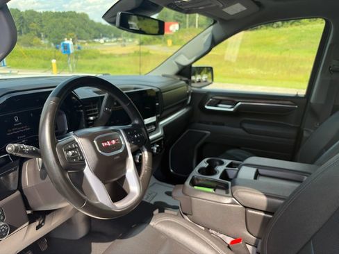 Used 2025 GMC Sierra 1500 SLT AWD/4WD image 19