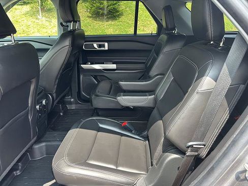Certified 2022 Ford Explorer XLT w/ Equipment Group 202A AWD/4WD image 16