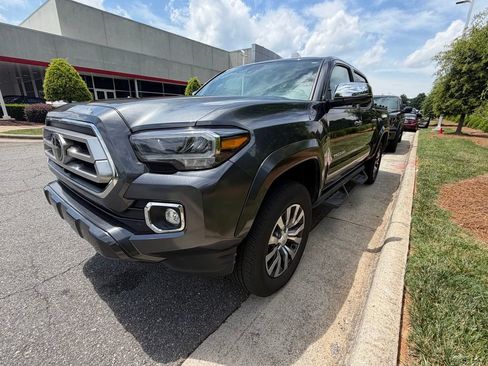Used 2022 Toyota Tacoma Limited AWD/4WD image 5