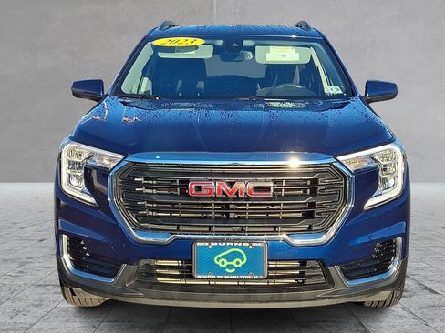 Used 2023 GMC Terrain SLE w/ Driver Convenience Package FWD image 2