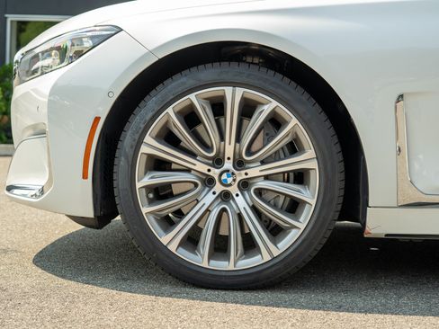 Used 2022 BMW 750i xDrive w/ Executive Package AWD/4WD image 6