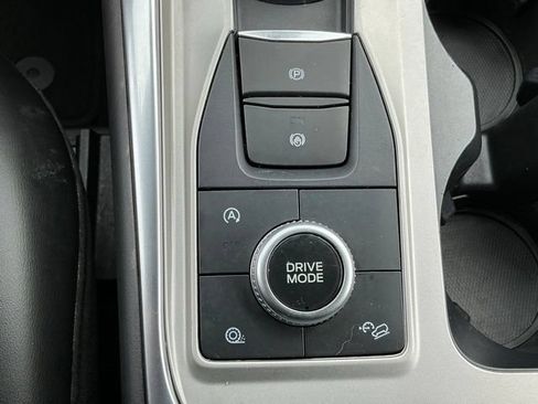 Used 2024 Ford Explorer XLT w/ Equipment Group 202A AWD/4WD image 32