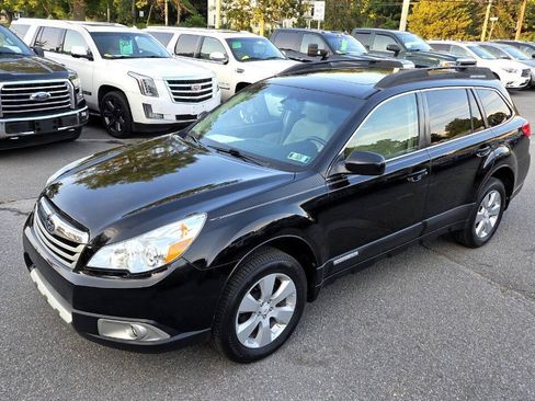 Used 2010 Subaru Outback 2.5i Limited AWD/4WD image 2