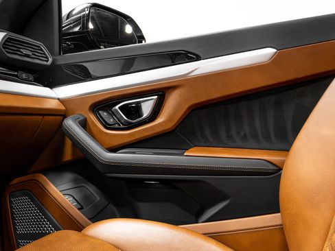 Used 2019 Lamborghini Urus image 13