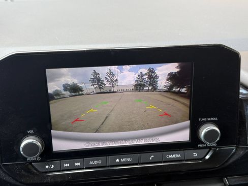 Used 2025 Nissan Pathfinder SV AWD/4WD image 25