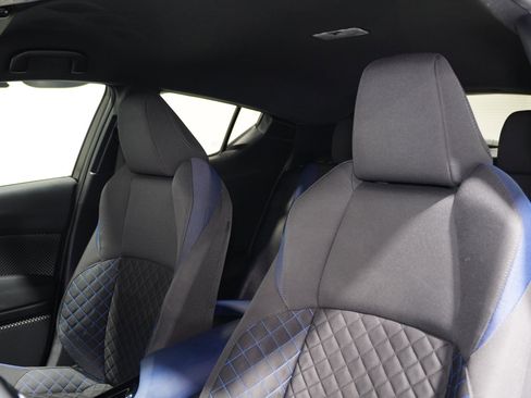 Used 2022 Toyota C-HR XLE image 15