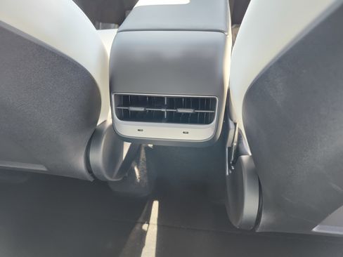 Used 2024 Tesla Model Y Long Range AWD/4WD image 20