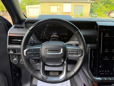 Used 2025 GMC Yukon XL Denali w/ Advanced Technology Package AWD/4WD image 28