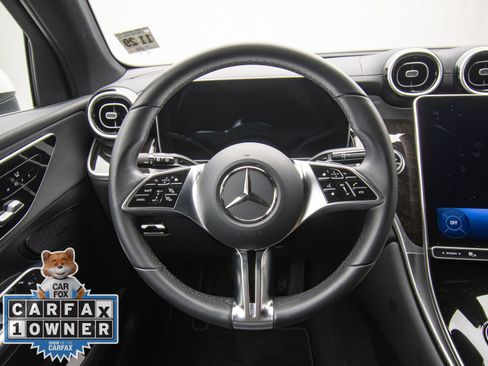 Used 2025 Mercedes-Benz GLC 300 4MATIC image 11