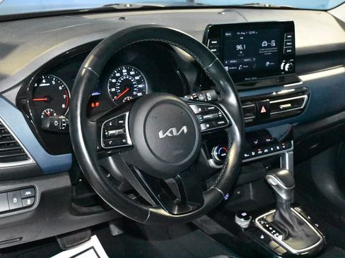 Used 2023 Kia Seltos S AWD/4WD image 2