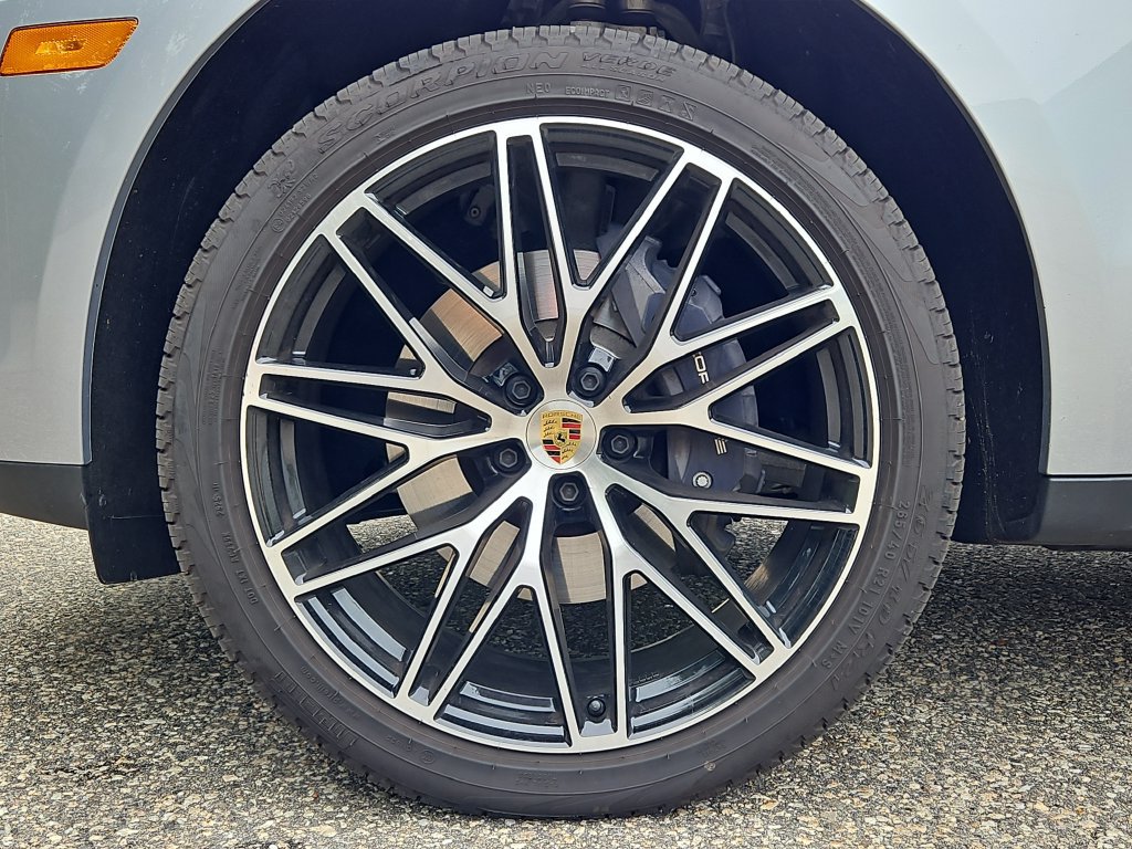 Certified 2026 Porsche Macan Turbo AWD/4WD image 11