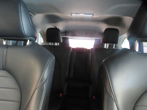 Used 2020 Toyota Highlander XLE FWD image 51