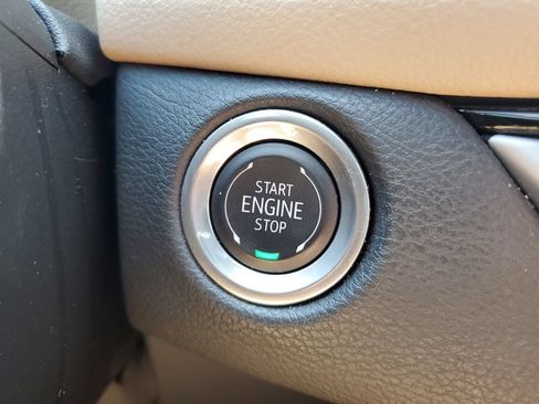 Used 2025 Cadillac XT4 Premium Luxury FWD image 23