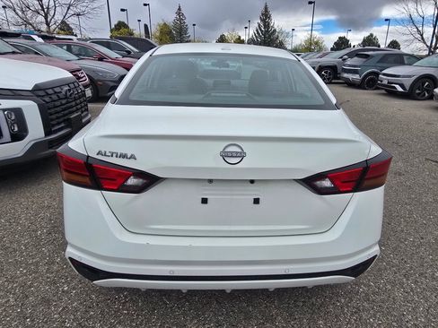 Used 2025 Nissan Altima 2.5 SV image 3