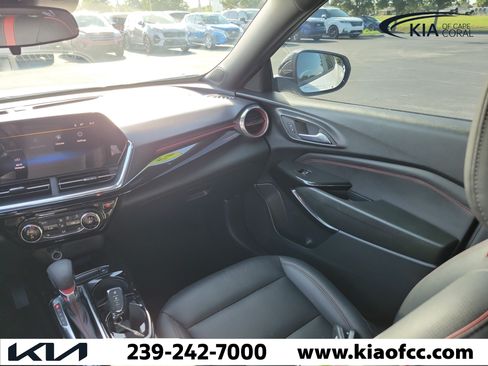 Used 2024 Chevrolet Trax RS w/ Sunroof Package FWD image 17