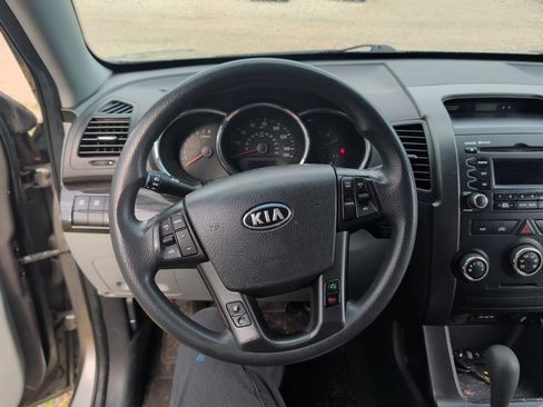 Used 2011 Kia Sorento LX FWD image 36