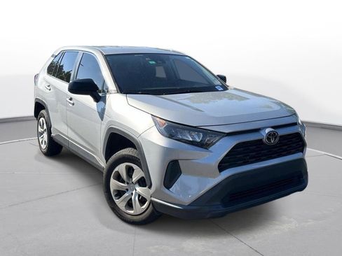 Used 2022 Toyota RAV4 LE FWD image 4