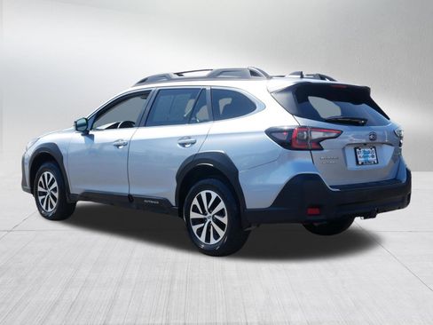 Certified 2025 Subaru Outback Premium AWD/4WD image 5