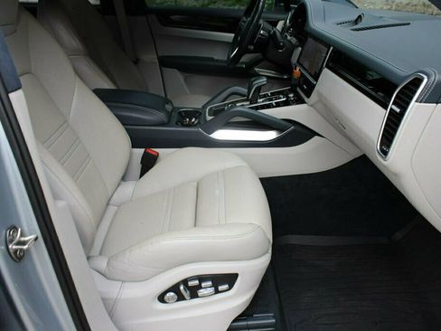 Used 2019 Porsche Cayenne Turbo AWD/4WD image 23