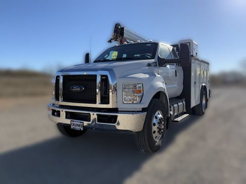 New 2026 Ford F750 2WD SuperCab Super Duty image 9