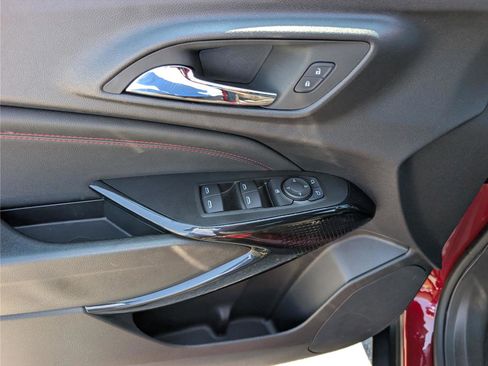 Used 2025 Chevrolet Trax RS w/ Driver Confidence Package FWD image 19