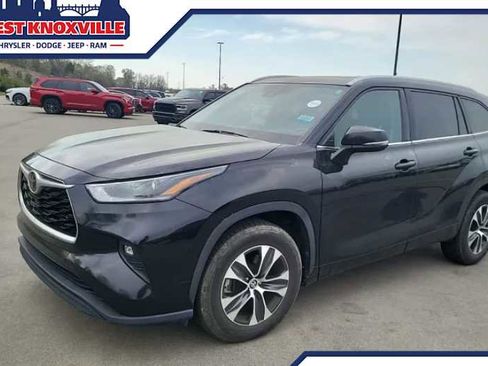 Used 2021 Toyota Highlander XLE image 1