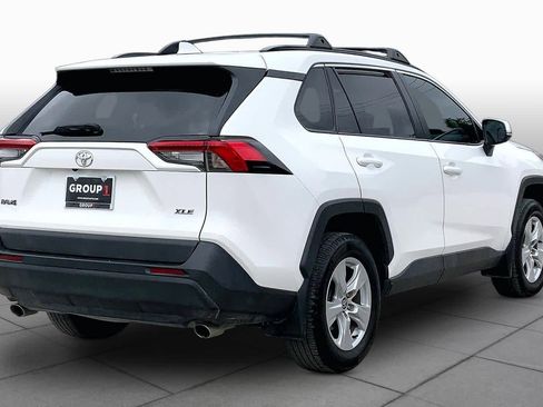 Used 2021 Toyota RAV4 XLE w/ Convenience Package FWD image 13
