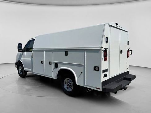 New 2025 GMC Savana 3500 w/ Power Convenience Package RWD image 3