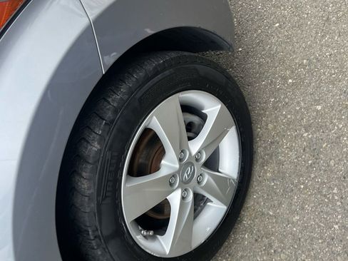 Used 2013 Hyundai Elantra GLS w/ Preferred Pkg image 9