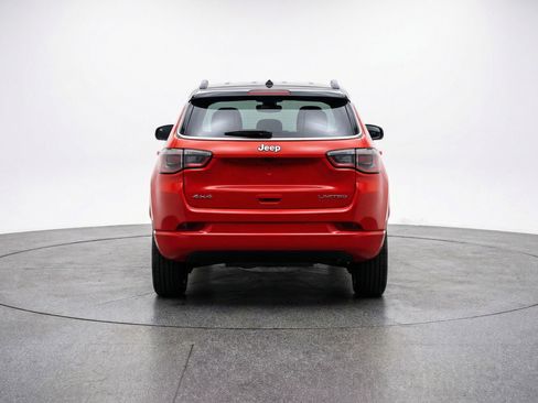 Used 2025 Jeep Compass Trailhawk w/ Trailer Tow Group AWD/4WD image 7