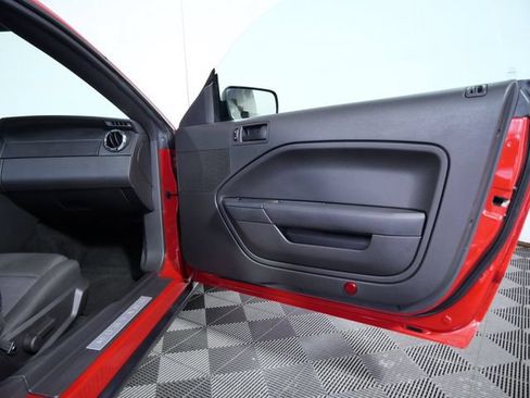 Used 2005 Ford Mustang Coupe RWD image 11