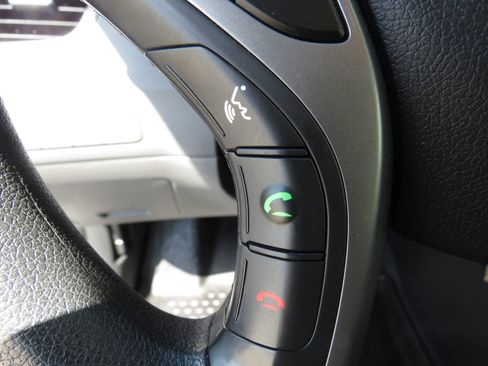 Used 2014 Hyundai Elantra SE w/ Option Group 02 FWD image 16