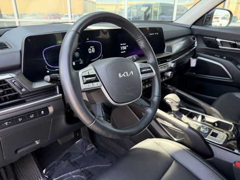 Used 2025 Kia Telluride S FWD image 32