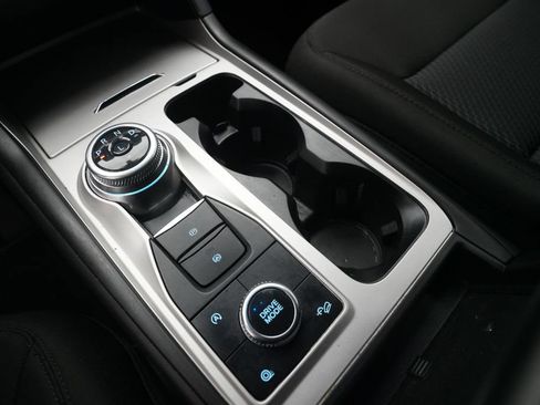 Used 2024 Ford Explorer XLT AWD/4WD image 16