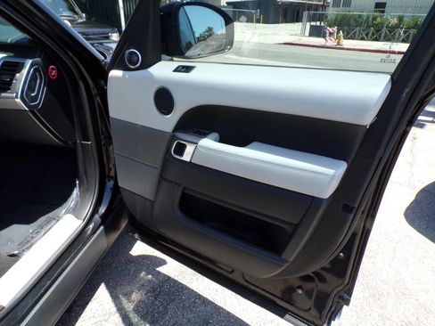 Used 2014 Land Rover Range Rover Sport HSE image 10