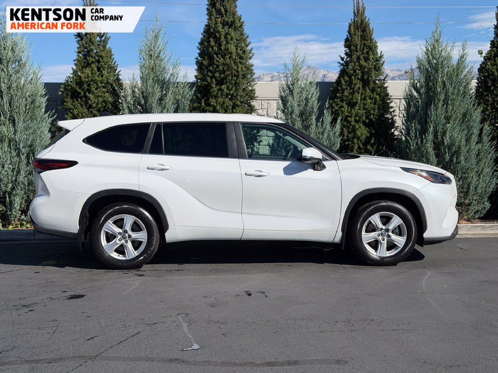 Used 2025 Toyota Highlander LE AWD/4WD image 9