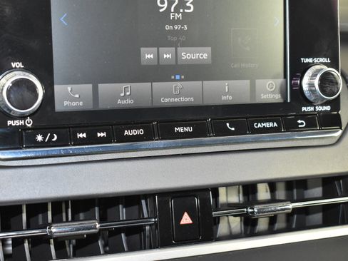 Used 2024 Mitsubishi Outlander ES image 27