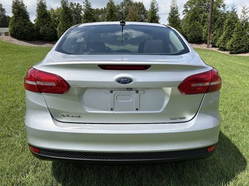 Used 2015 Ford Focus SE w/ Interior Protection Package FWD image 3