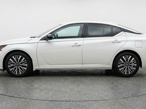 Used 2025 Nissan Altima 2.5 SV image 5