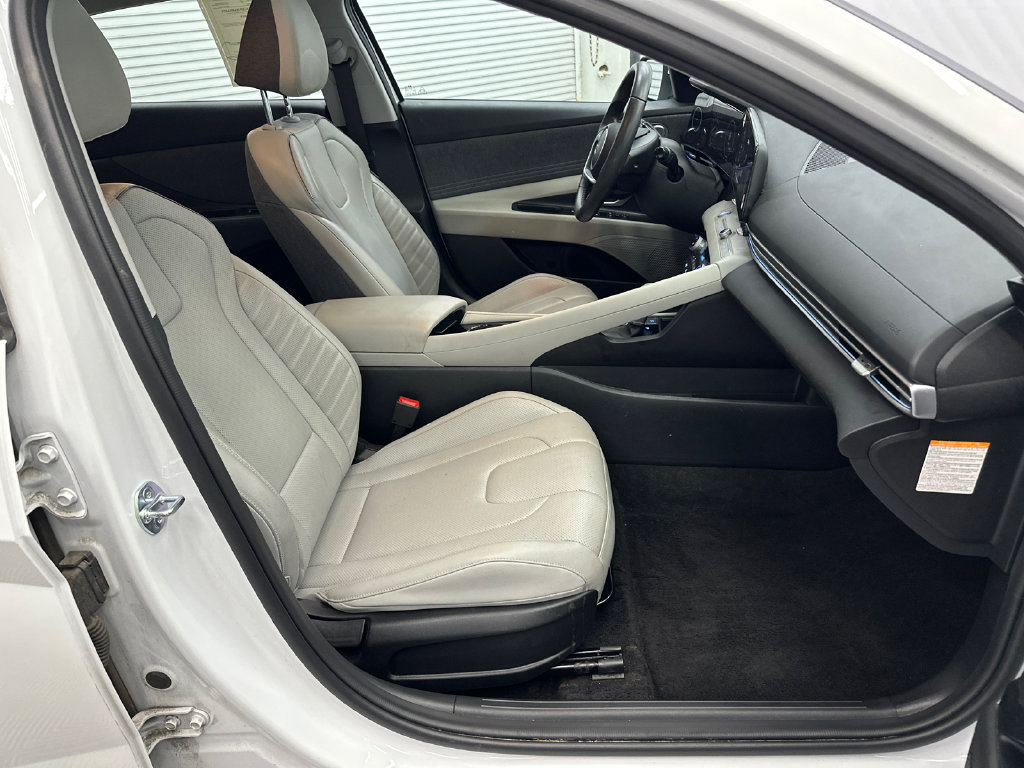 Used 2025 Hyundai Elantra Limited FWD image 15