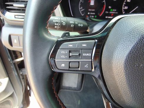 Used 2025 Honda Pilot Sport image 18