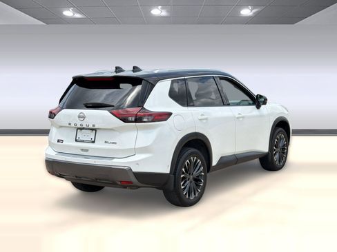 Used 2025 Nissan Rogue SL w/ Tech Package AWD/4WD image 9