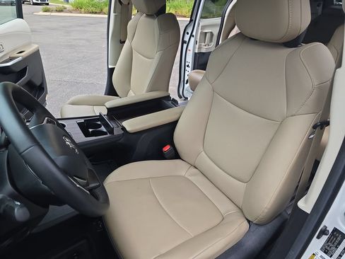 Certified 2024 Toyota Sienna XLE FWD image 18